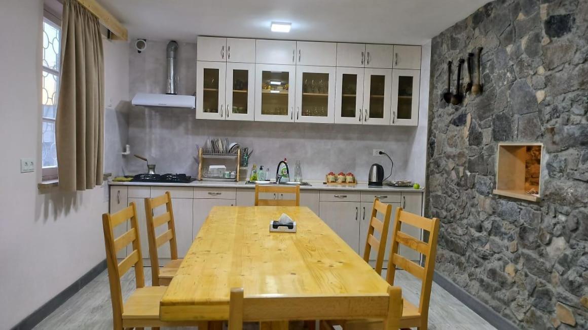 Legend Guest House Artabuynk Ngoại thất bức ảnh